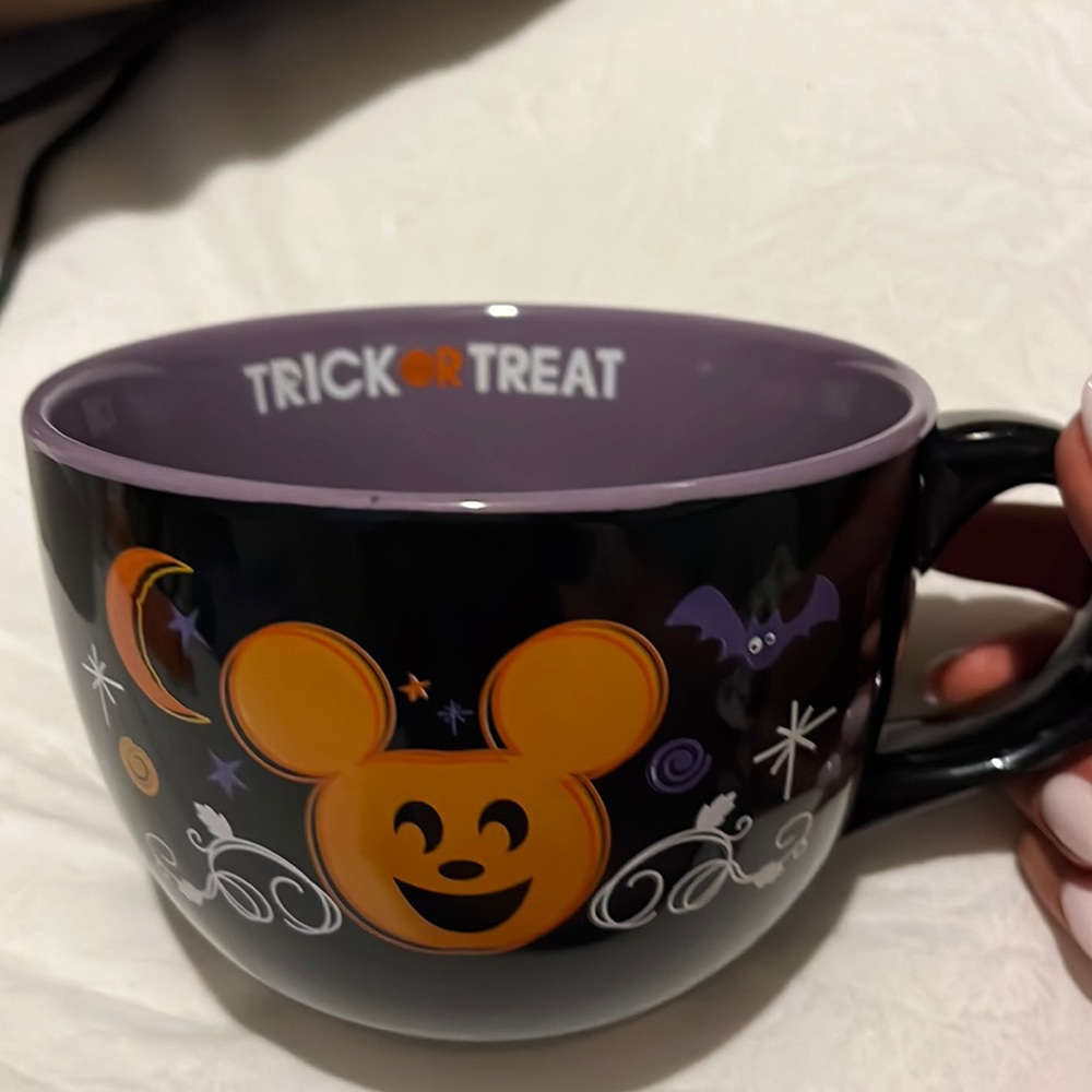 Disney Halloween Mickey pumpkin trick-or-treat mug